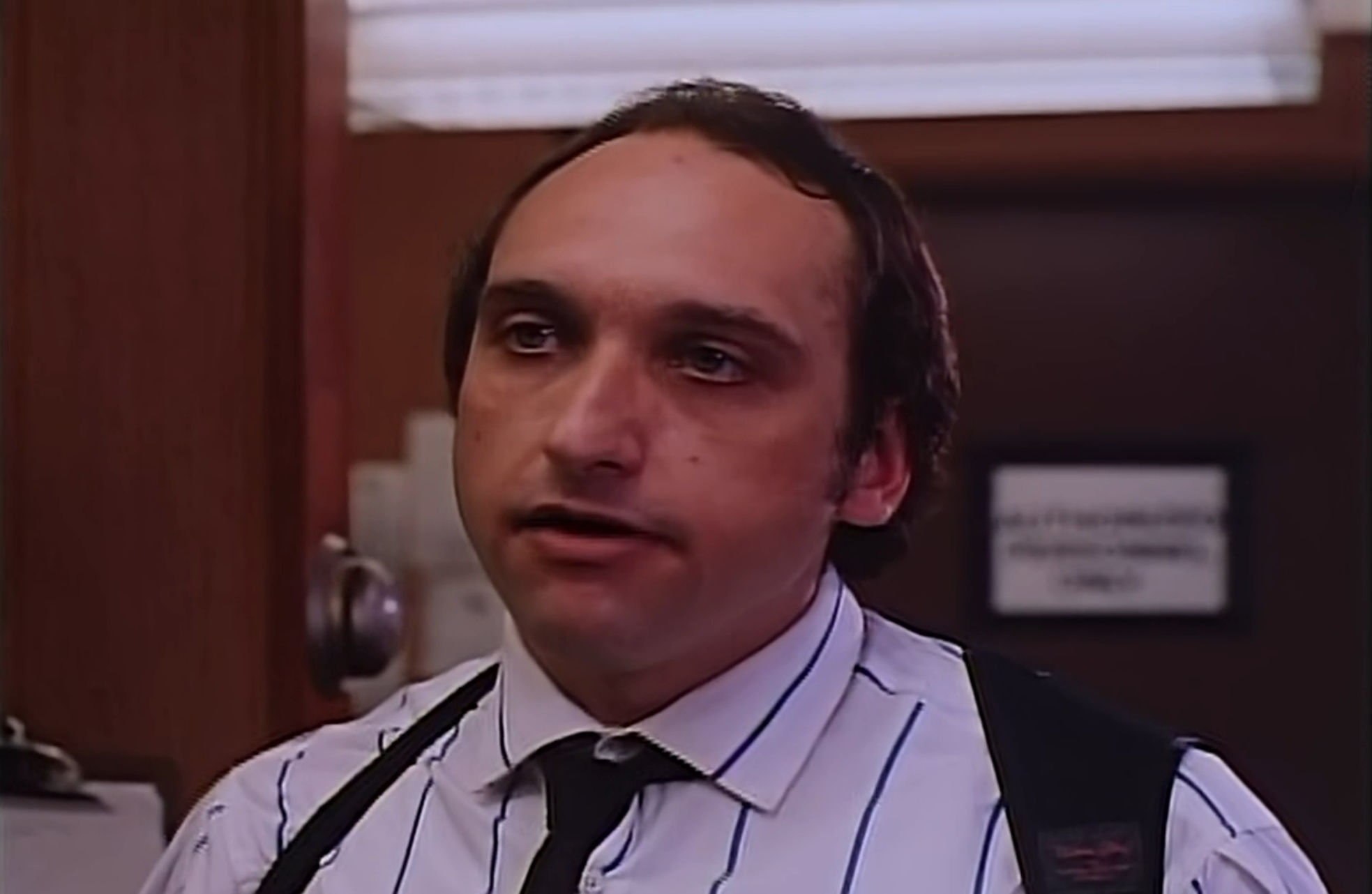 Another detective looking like an idiot