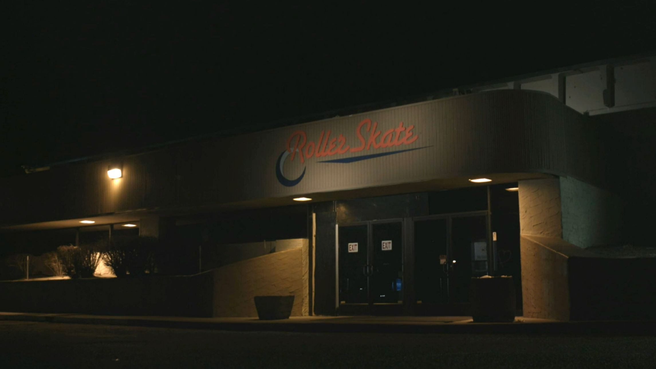 The outside of the dull roller rink