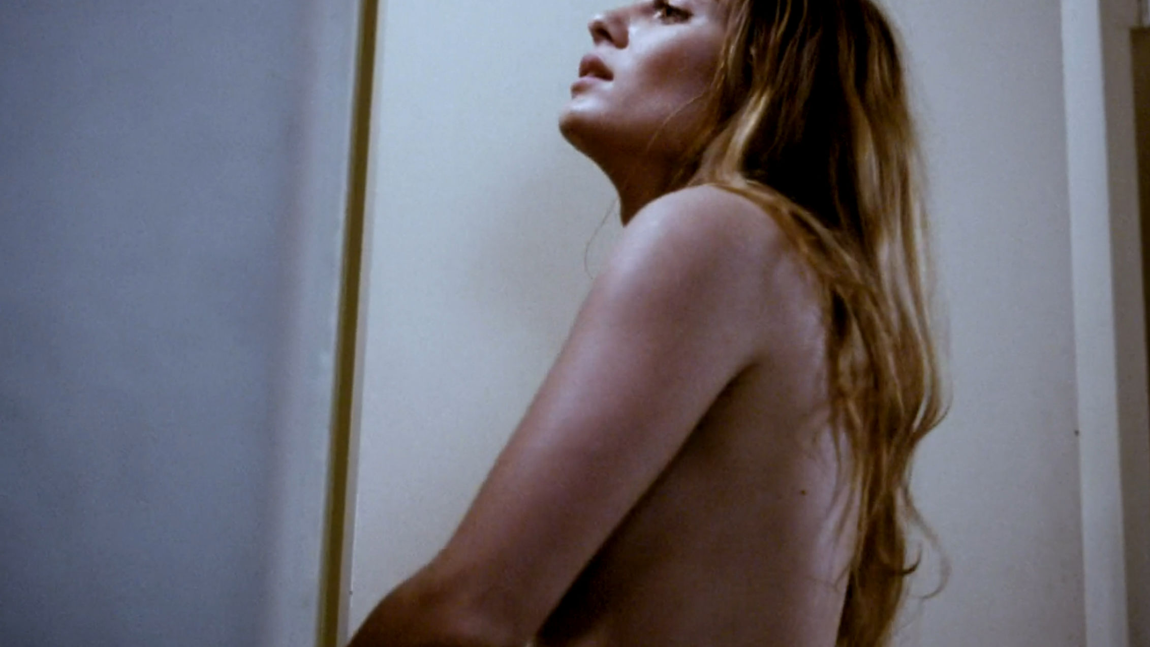 A lady changing her shirt